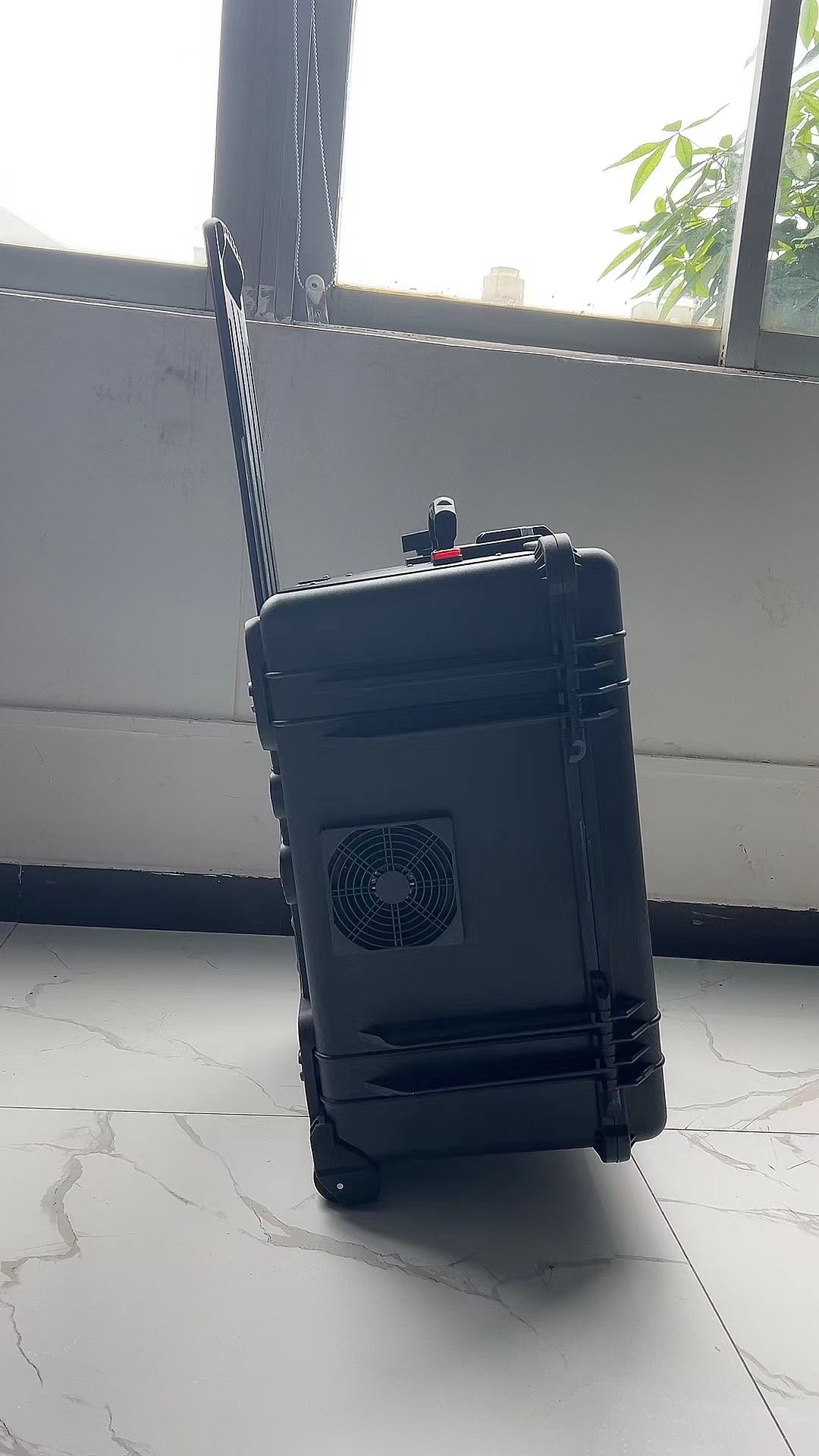 景洪手拉箱型移动通信干扰器